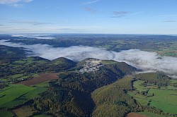 Les gorges de la sioule dans la brume.